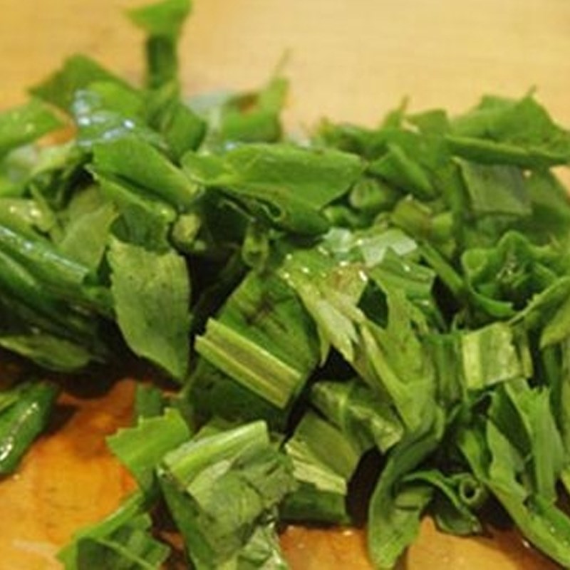 Step 2 Prepare other ingredients for the frog hotpot with fermented rice