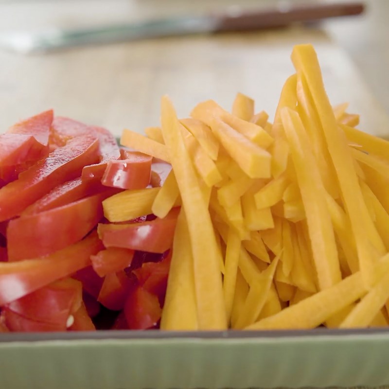 Step 2 Prepare other ingredients for Korean colorful stir-fried noodles