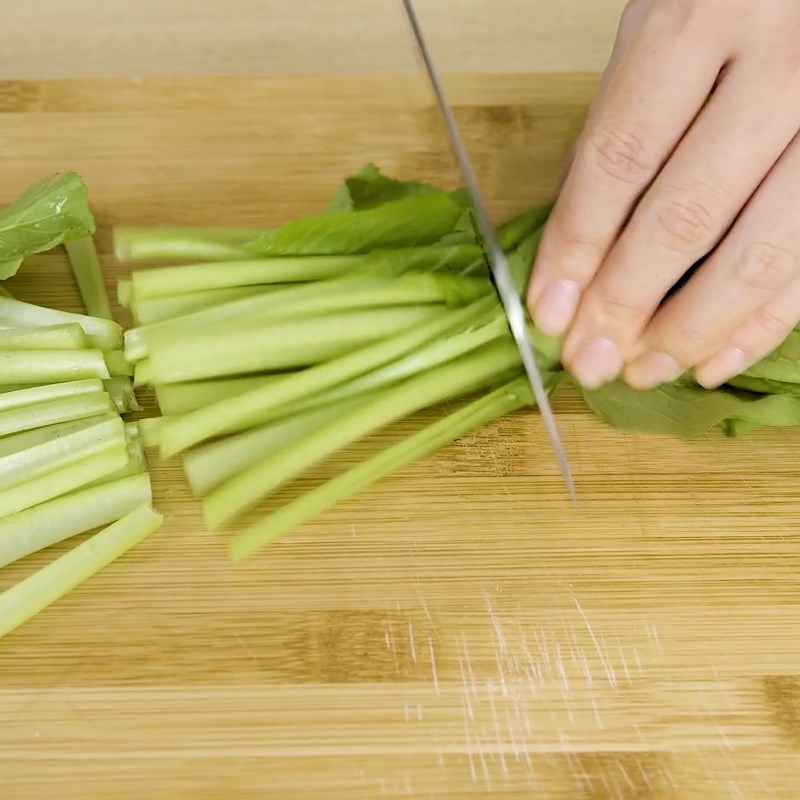 Step 2 Prepare other ingredients for Korean colorful stir-fried noodles