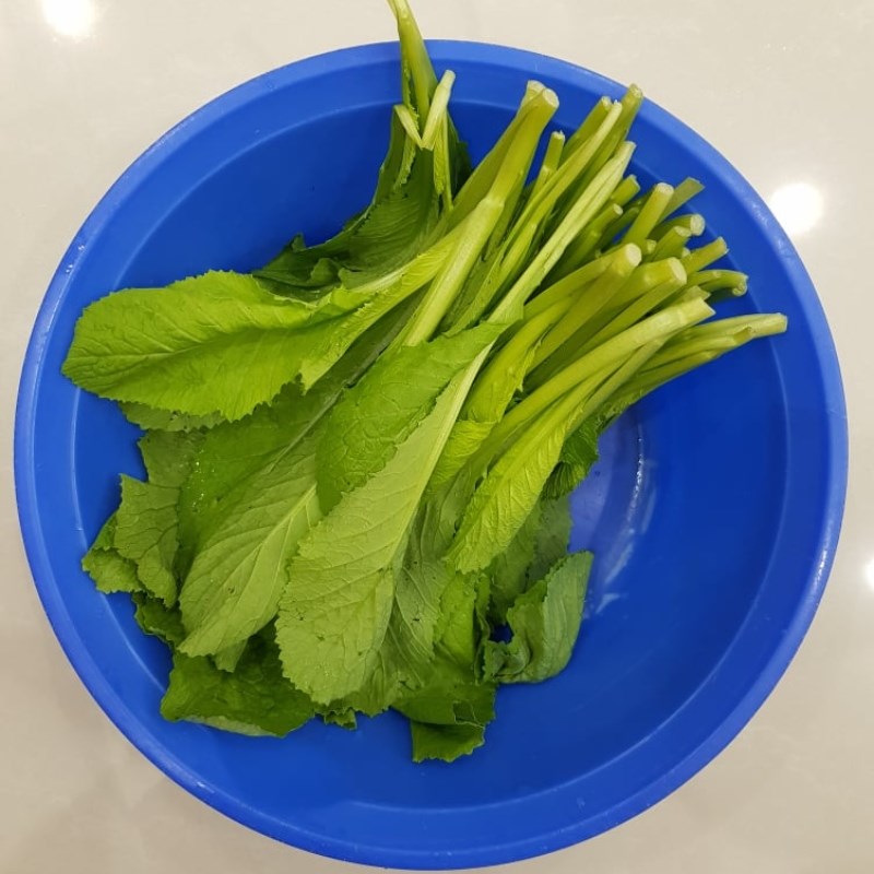 Step 2 Prepare the other ingredients for the mustard greens soup