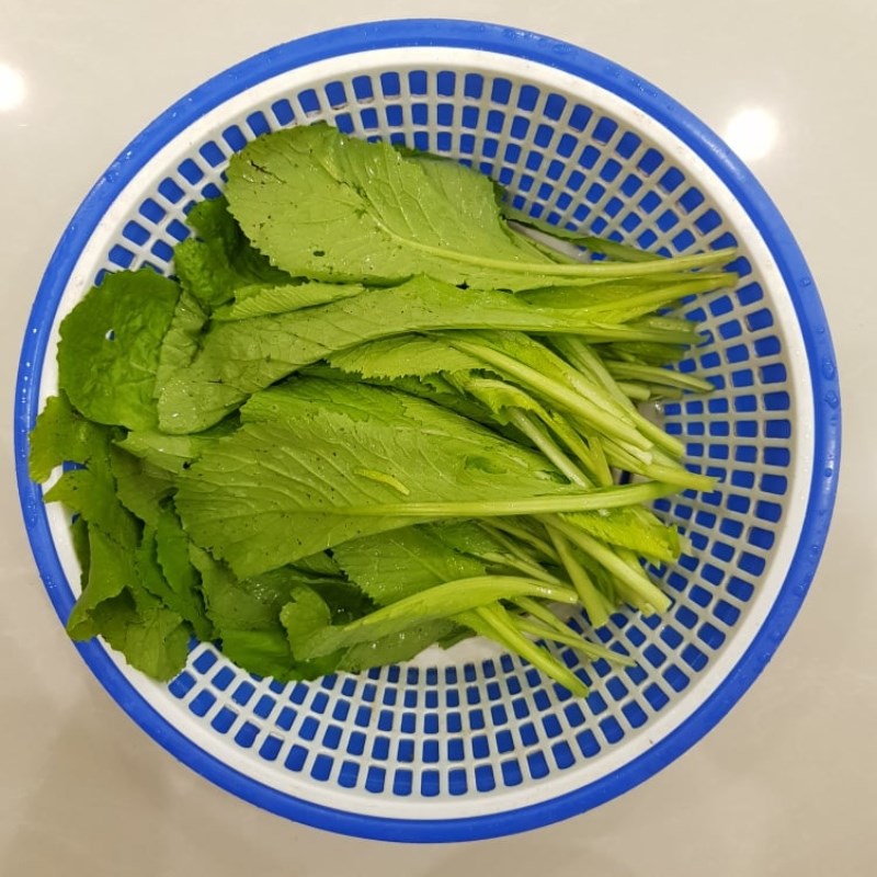 Step 2 Prepare the other ingredients for the mustard greens soup