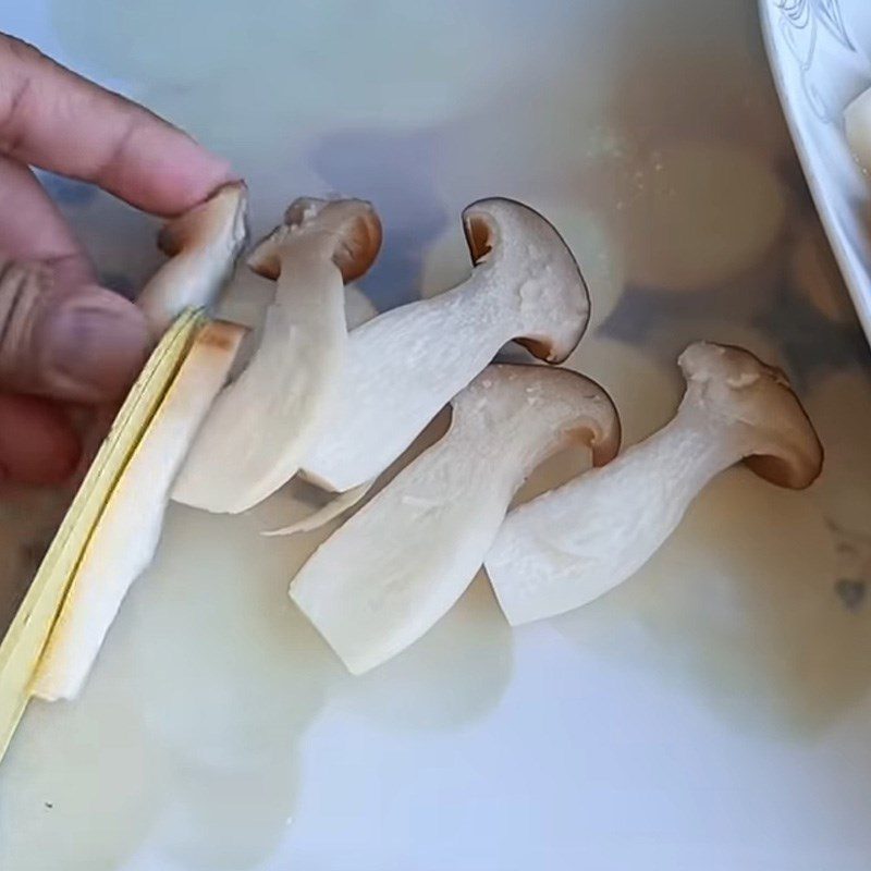 Step 2 Prepare other ingredients Corn soup with mushrooms
