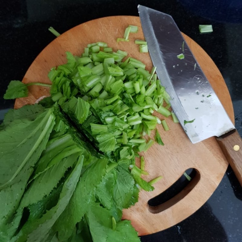 Step 2 Prepare the other ingredients for the mustard greens soup