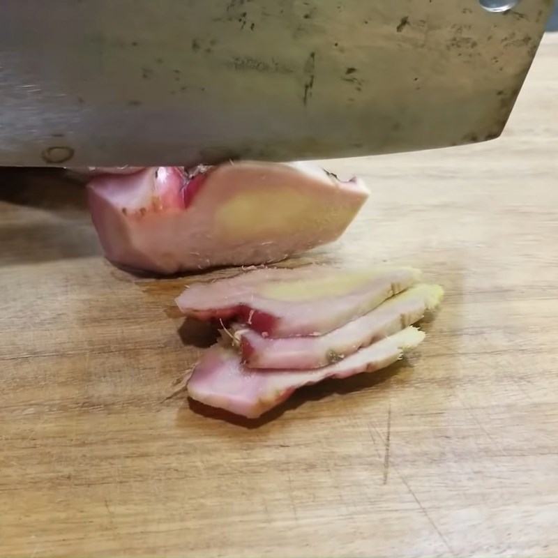 Step 3 Prepare other ingredients Mackerel braised with pork belly and galanga