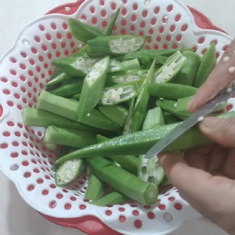 Step 2 Prepare other ingredients for catfish hotpot