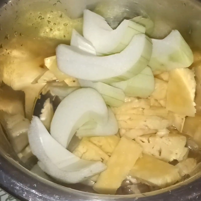 Step 2 Prepare other ingredients for snakehead fish sour soup