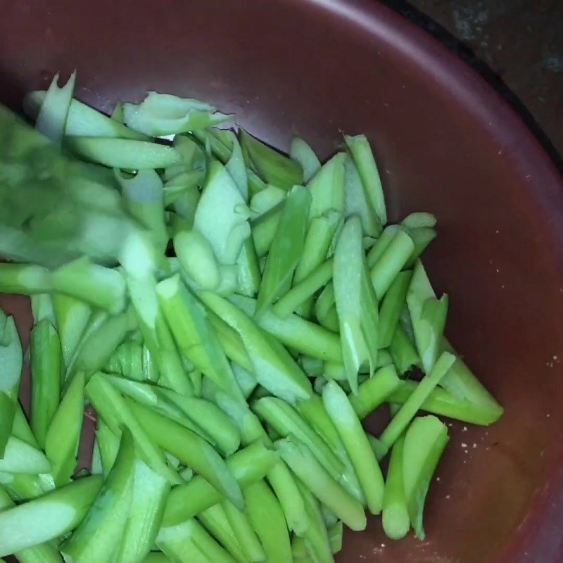 Step 2 Prepare other ingredients for sour fish soup