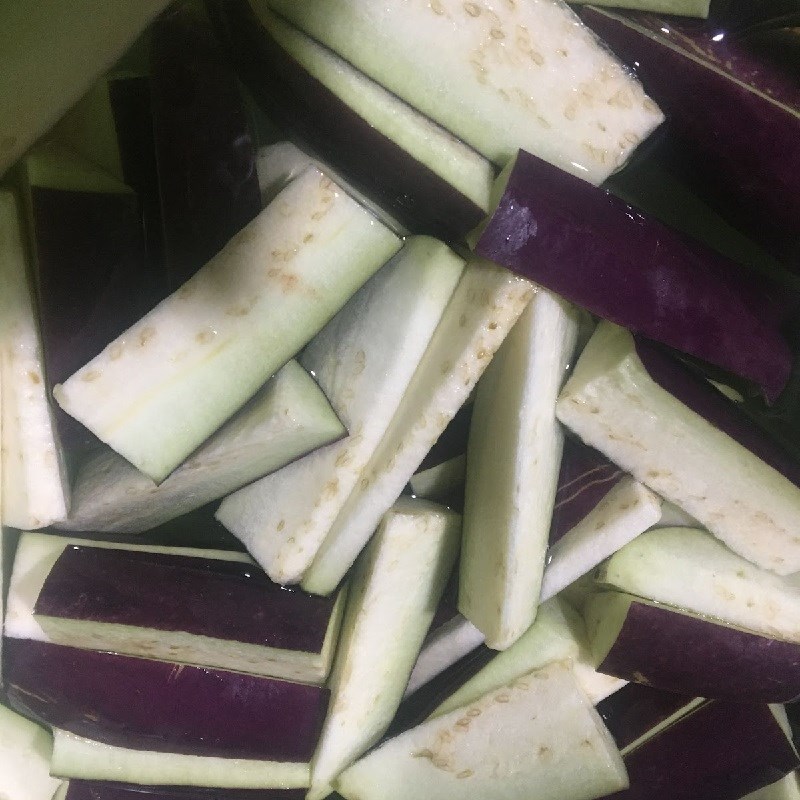 Step 2 Prepare other ingredients for stir-fried eggplant with beef