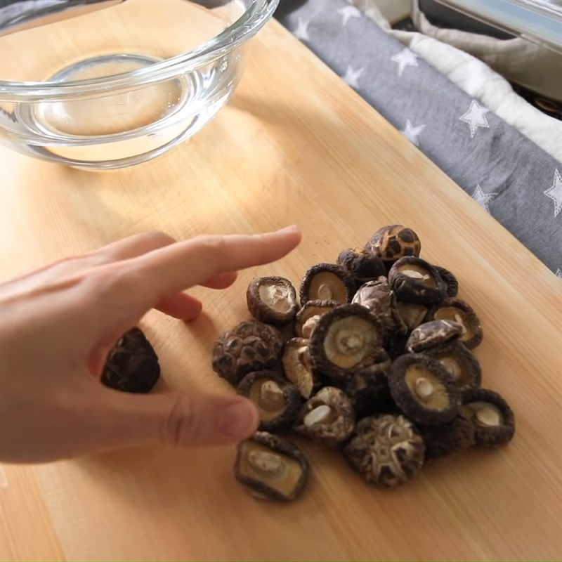 Step 2 Prepare other ingredients Chicken noodle mushroom