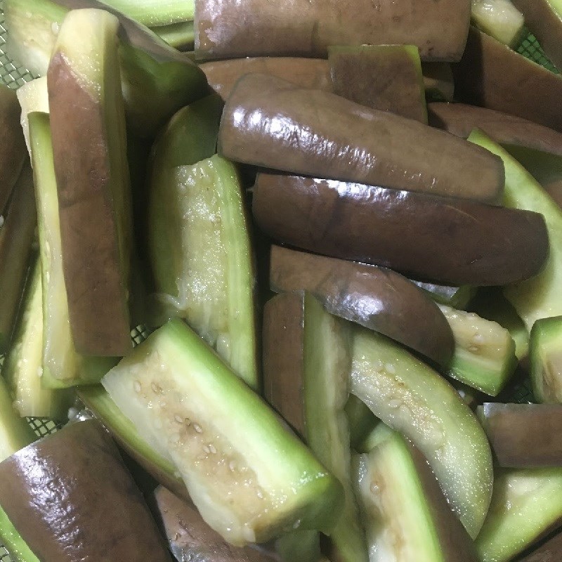 Step 2 Prepare other ingredients for stir-fried eggplant with beef