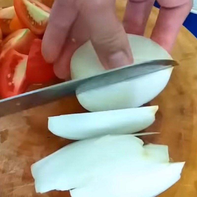 Step 2 Prepare other ingredients for Red tilapia stew