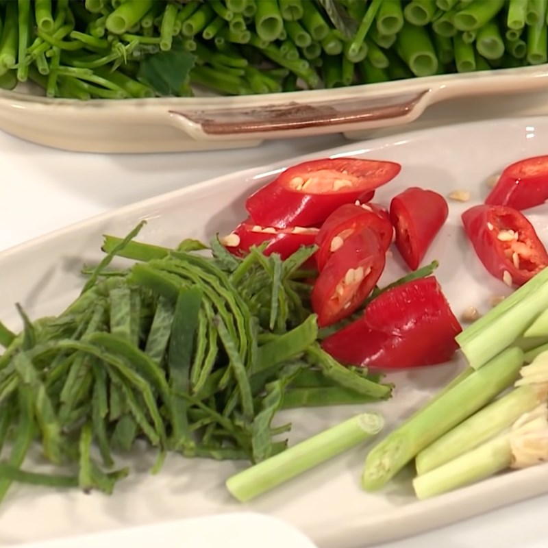 Step 2 Prepare other ingredients Fish hotpot with bamboo shoots