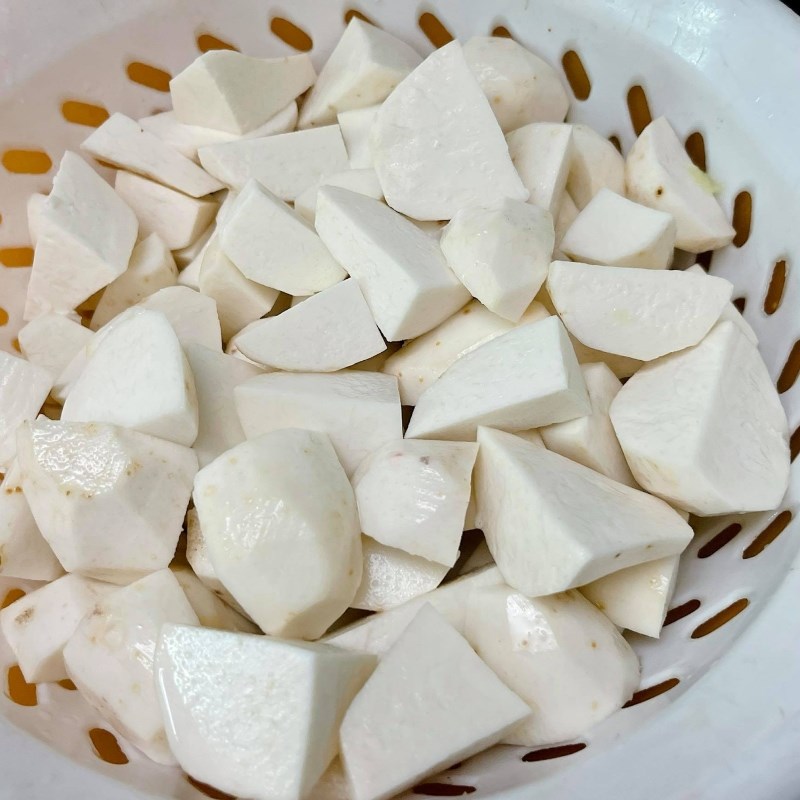 Step 2 Prepare other ingredients Duck cooked with taro