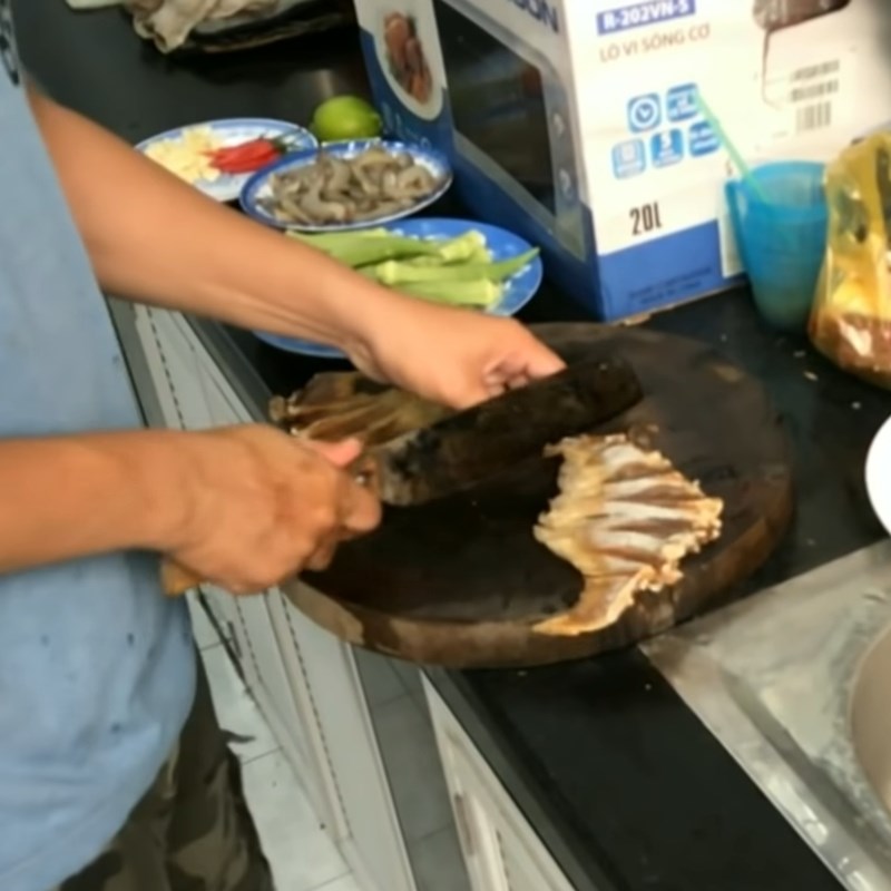 Step 2 Prepare other ingredients Dried stingray cooked sour soup with okra