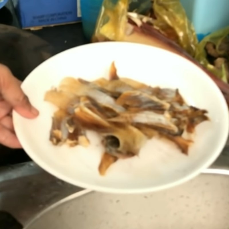 Step 2 Prepare other ingredients Dried stingray cooked sour soup with okra