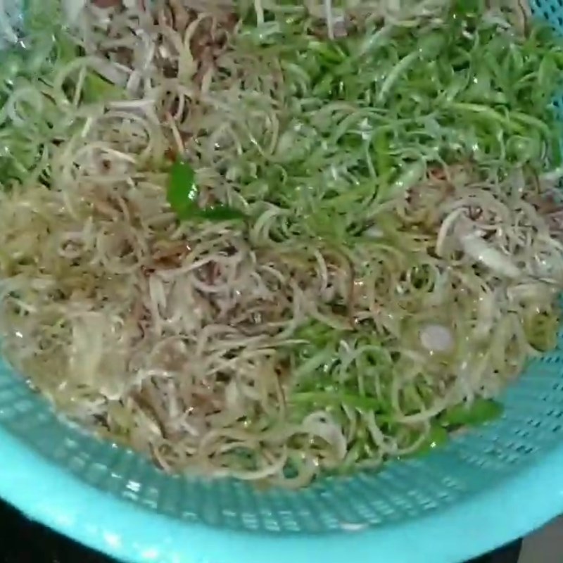 Step 2 Prepare other ingredients Dried stingray cooked with sour soup and water spinach