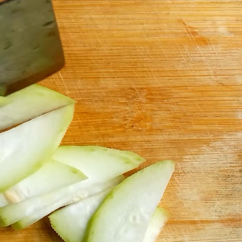 Step 2 Prepare other ingredients Gourd soup with clams