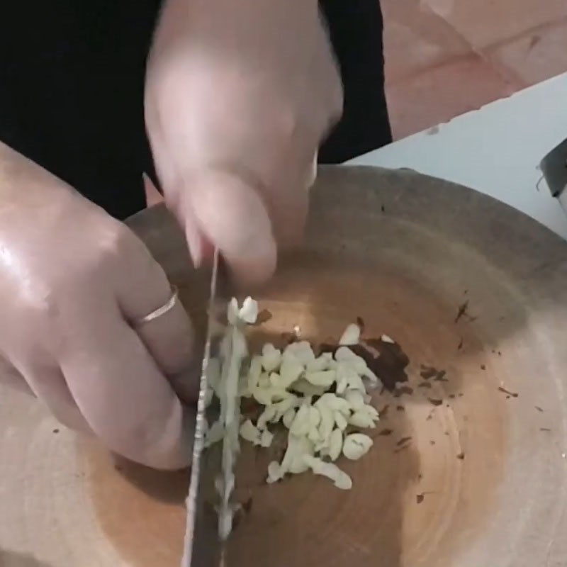 Step 2 Prepare other ingredients Coconut snails sautéed in butter