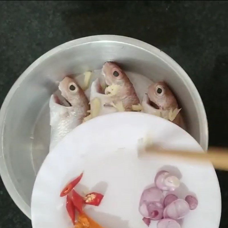 Step 2 Prepare other ingredients for Braised Mackerel