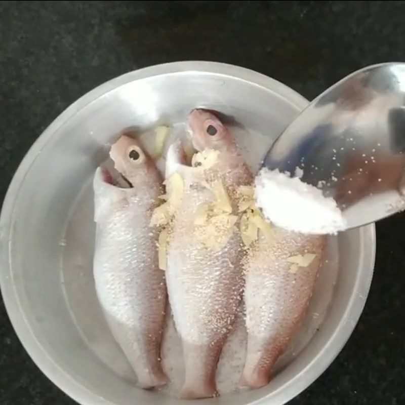 Step 2 Prepare other ingredients for Braised Mackerel