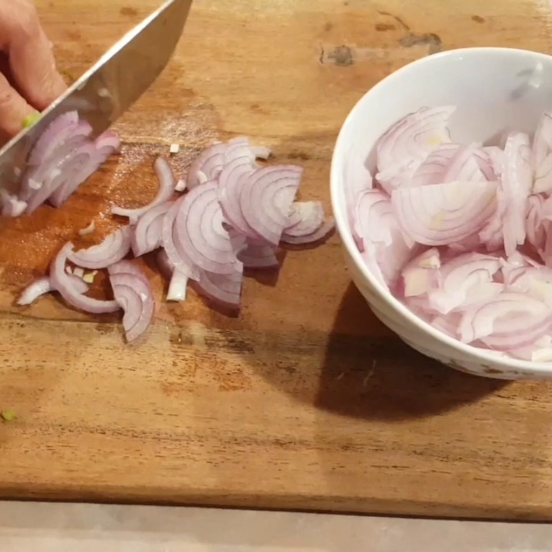 Step 2 Prepare other ingredients Grilled clams with scallion oil