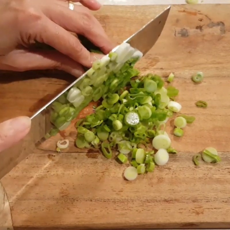 Step 2 Prepare other ingredients Grilled clams with scallion oil