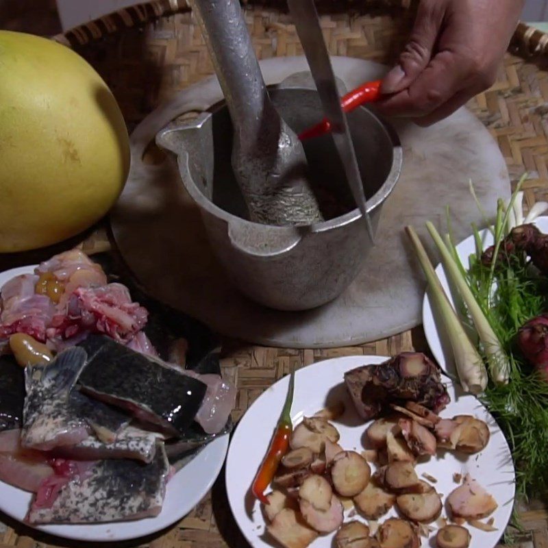 Step 2 Prepare other ingredients Catfish braised with galangal