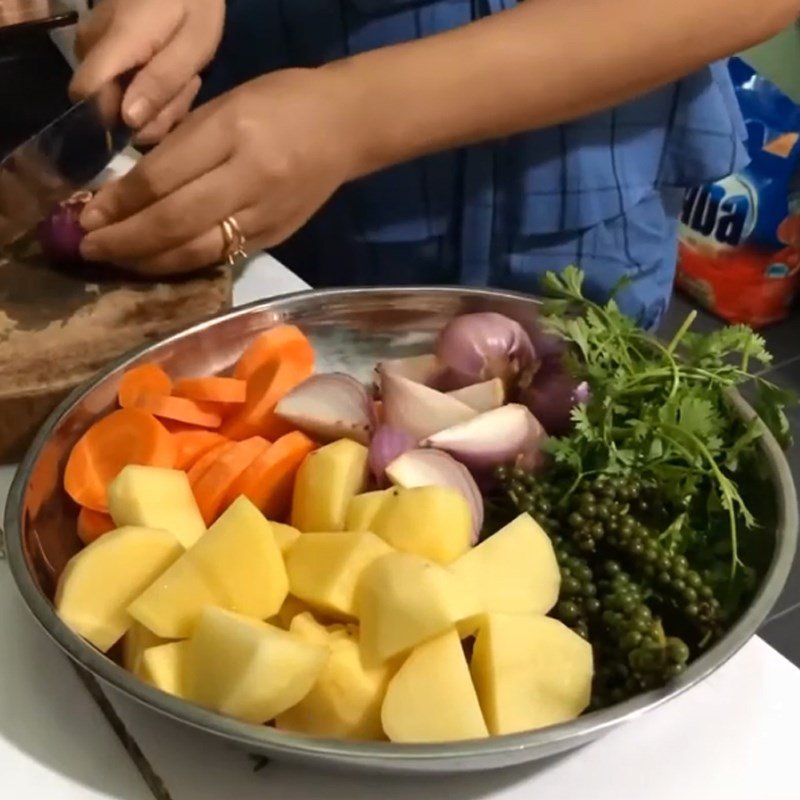 Step 2 Prepare the other ingredients Braised oxtail with green pepper