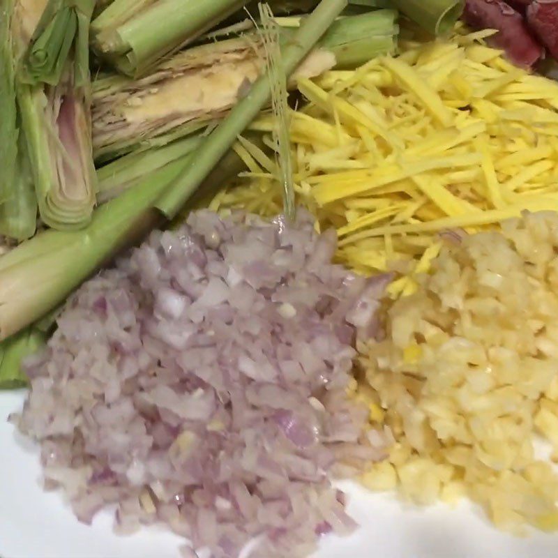 Step 2 Prepare other ingredients for Lemon Leaf Chicken Hot Pot