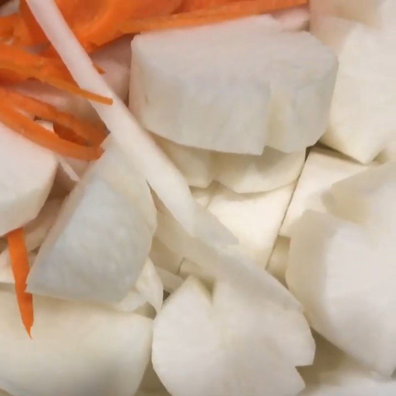 Step 2 Prepare other ingredients for Lemon Leaf Chicken Hot Pot