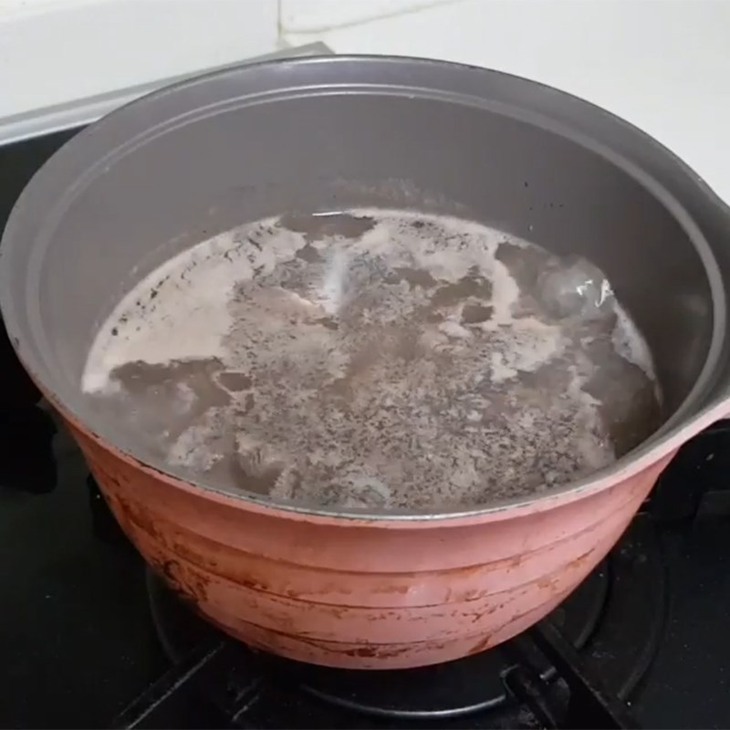 Step 3 Blanch the beef for Korean radish beef soup