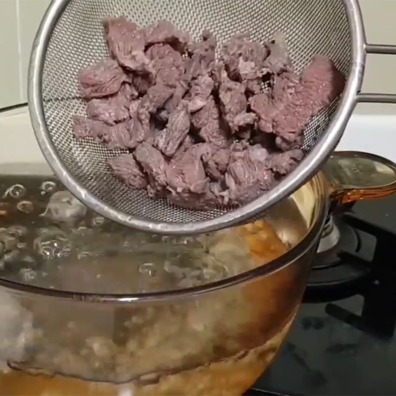 Step 3 Blanch the beef for Korean radish beef soup