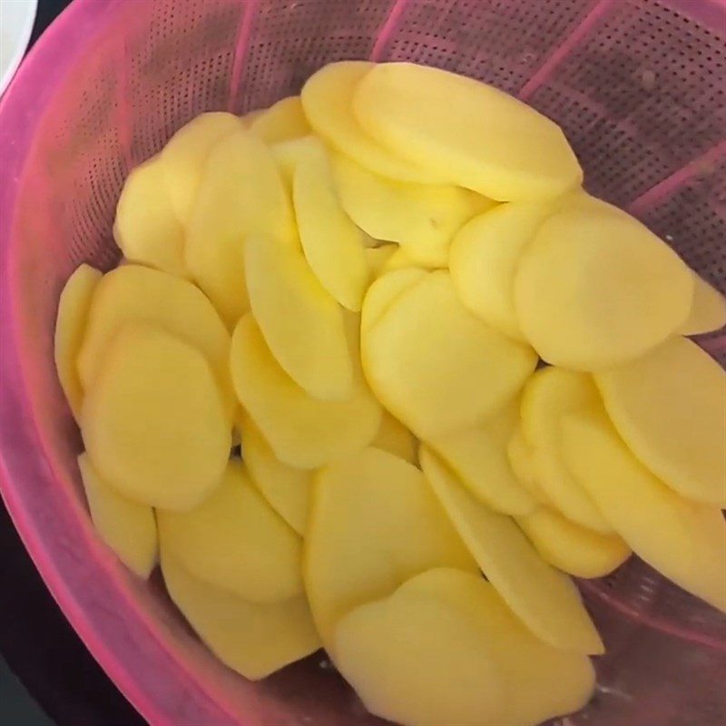 Step 2 Preparation of other ingredients Stir-fried potatoes with chicken entrails