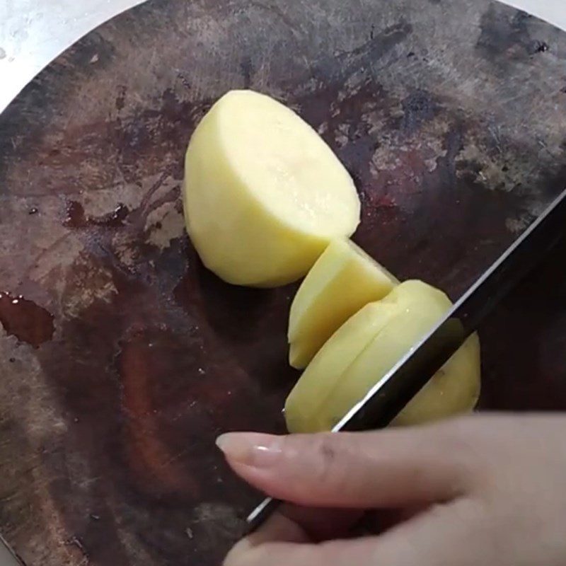 Step 2 Prepare other ingredients Stir-fried potatoes with chicken breast