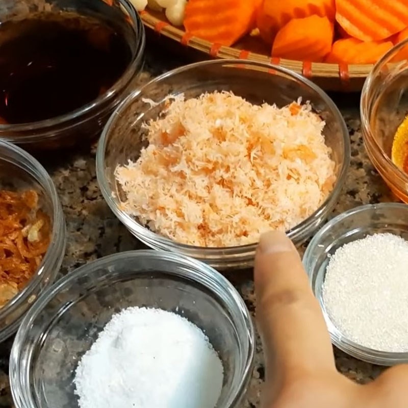 Step 2 Prepare other ingredients for Crab and Pork Leg Cake