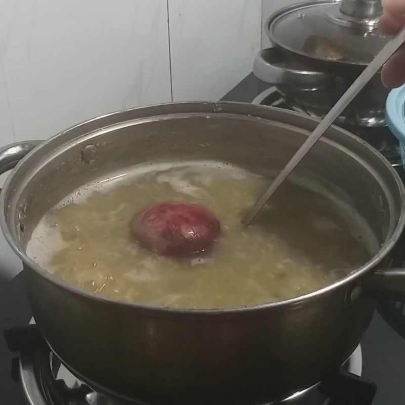 Step 3 Cooking porridge Duck egg porridge with mung beans