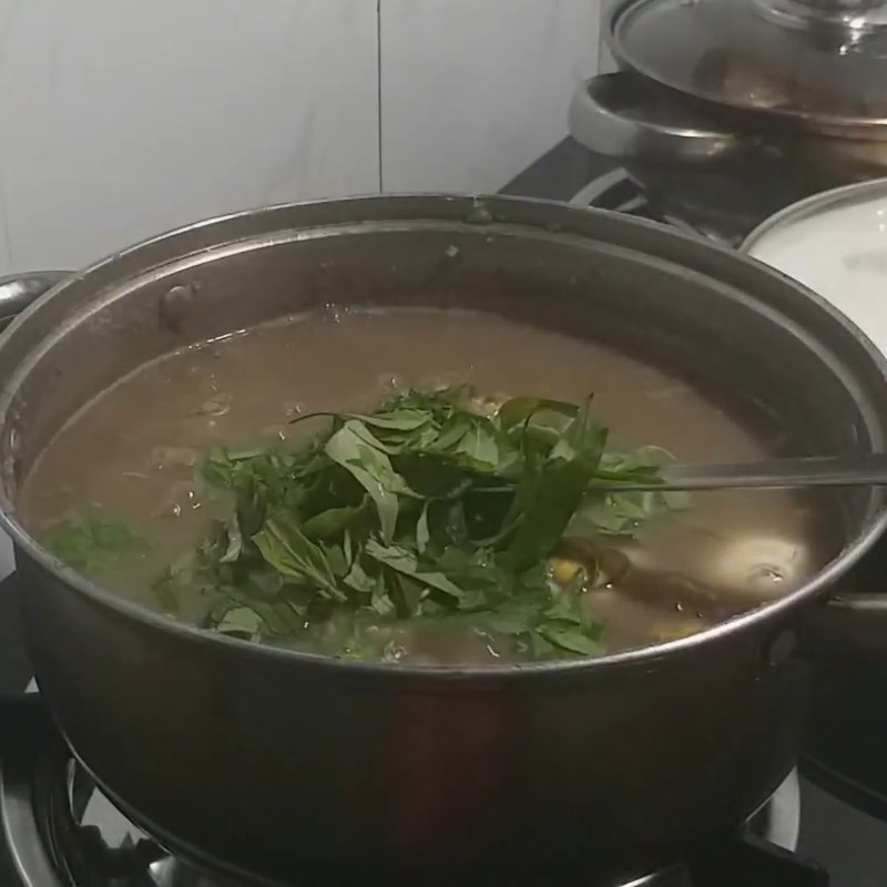 Step 3 Cooking porridge Duck egg porridge with mung beans