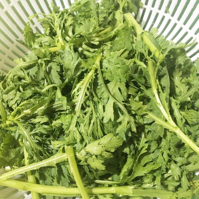 Step 2 Prepare the water spinach (tần ô) Fish soup with water spinach