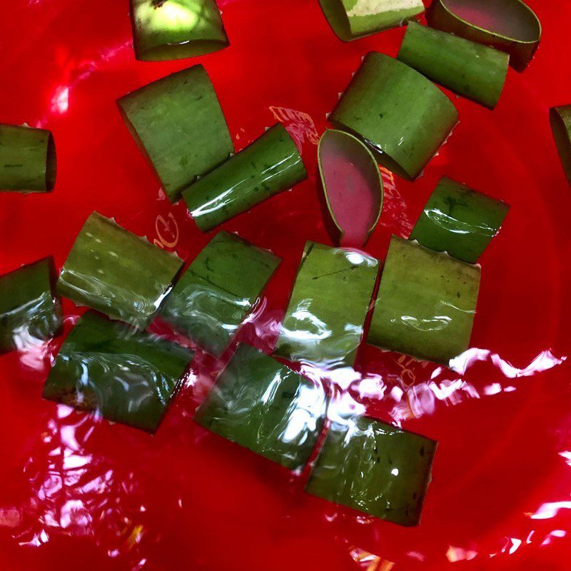 Step 1 Prepare Aloe Vera for Aloe Vera Lemon Tea