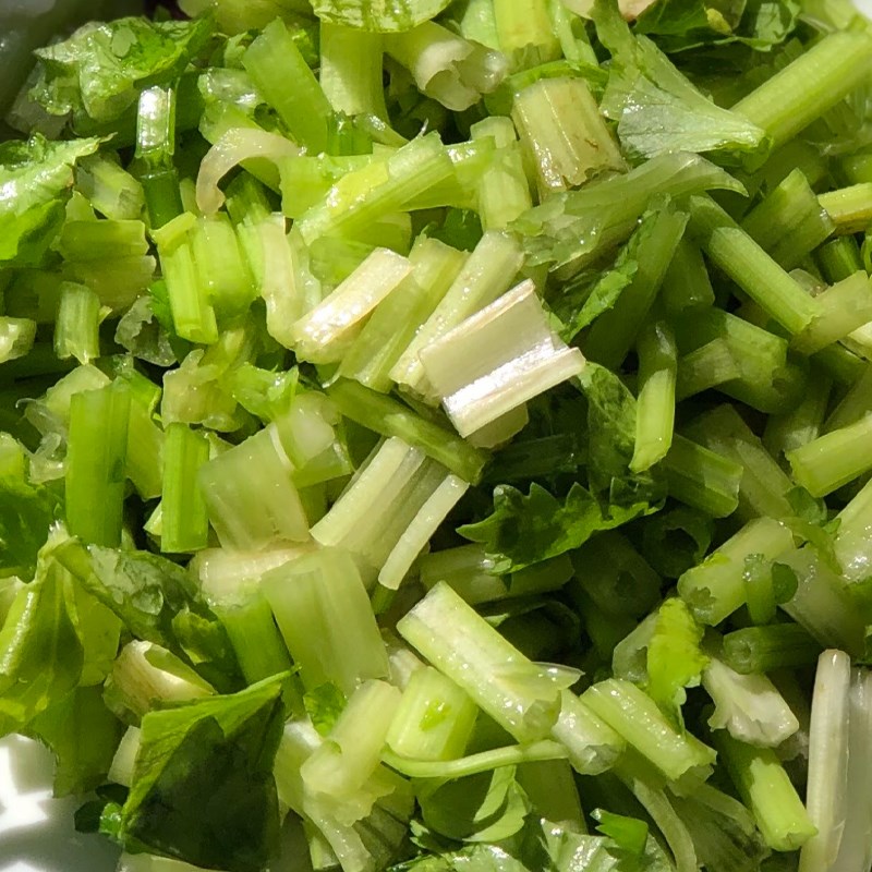 Step 1 Prepare the celery for Celery Apple Juice
