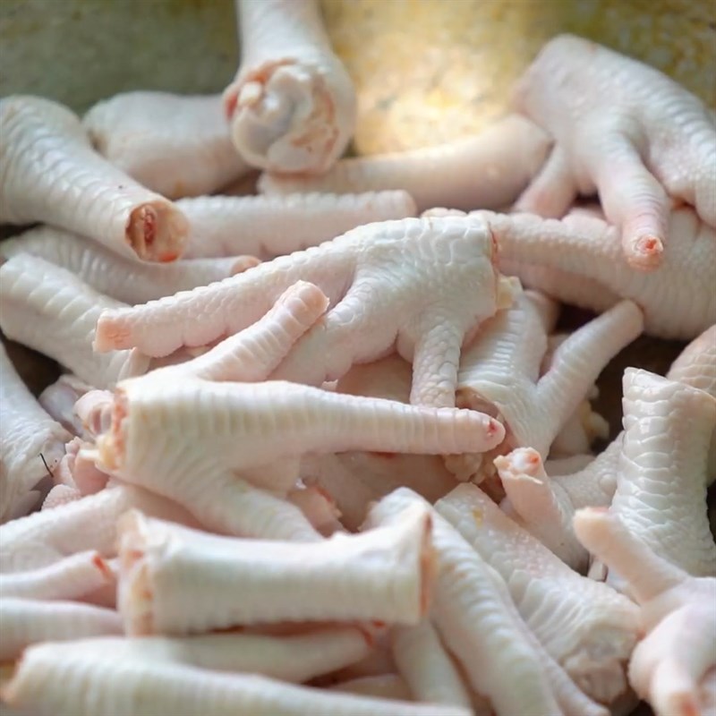 Step 1 Prepare the chicken feet Spicy Stewed Chicken Feet