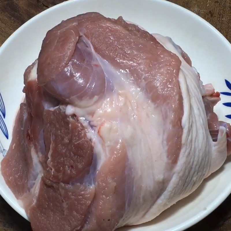 Step 1 Prepare the pork knuckle German-style Milk Braised Pork Knuckle