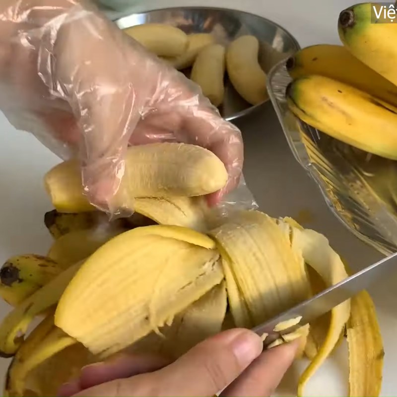 Step 1 Prepare the bananas Dried bananas