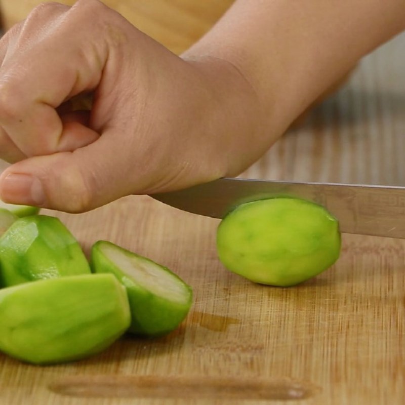 Step 1 Prepare guava and green mango for guava juice