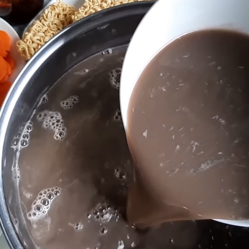 Step 1 Prepare the field crab for the field crab hotpot with fertilized eggs