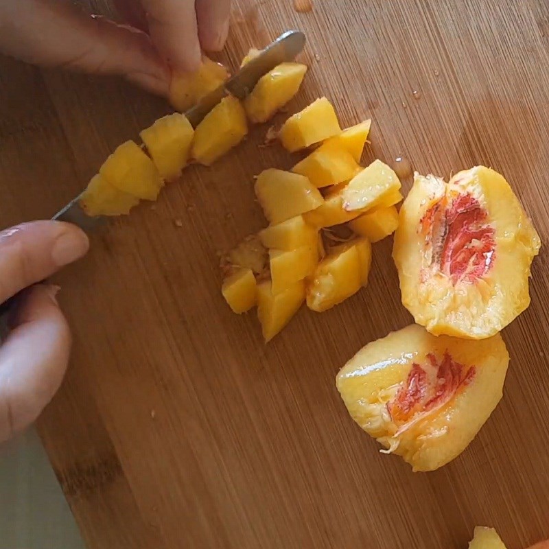 Step 1 Prepare the peaches for Cooking Peach Juice (peach juice)