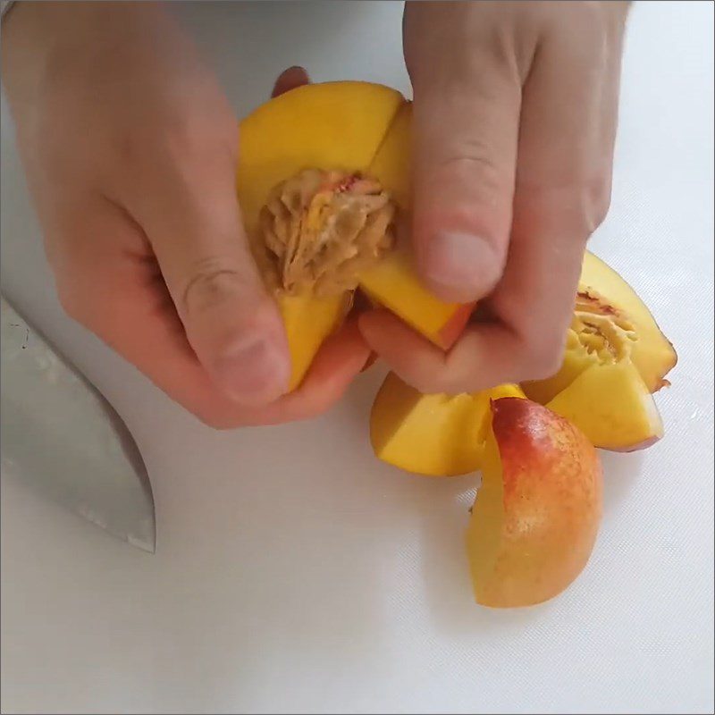 Step 1 Prepare the peaches for Yogurt Peach Smoothie