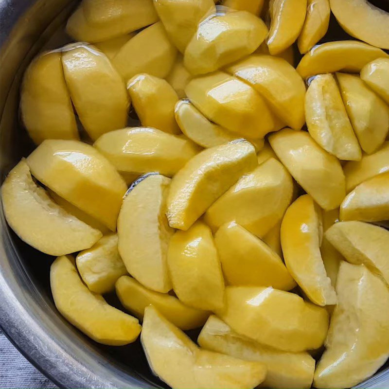 Step 1 Prepare fresh peaches for peach tea jelly