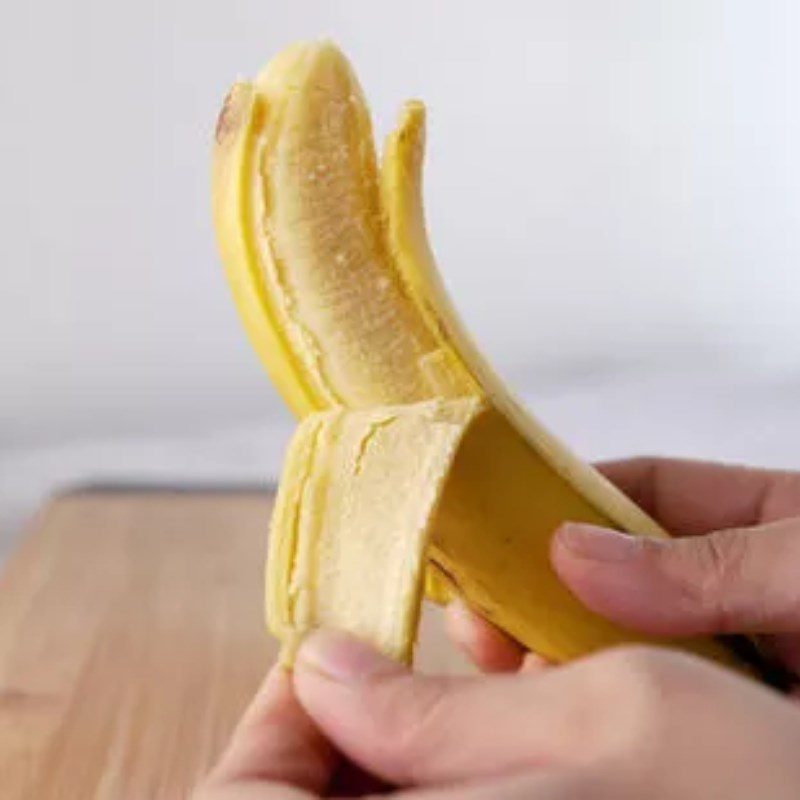 Step 1 Prepare the peach and banana for Peach Banana Smoothie