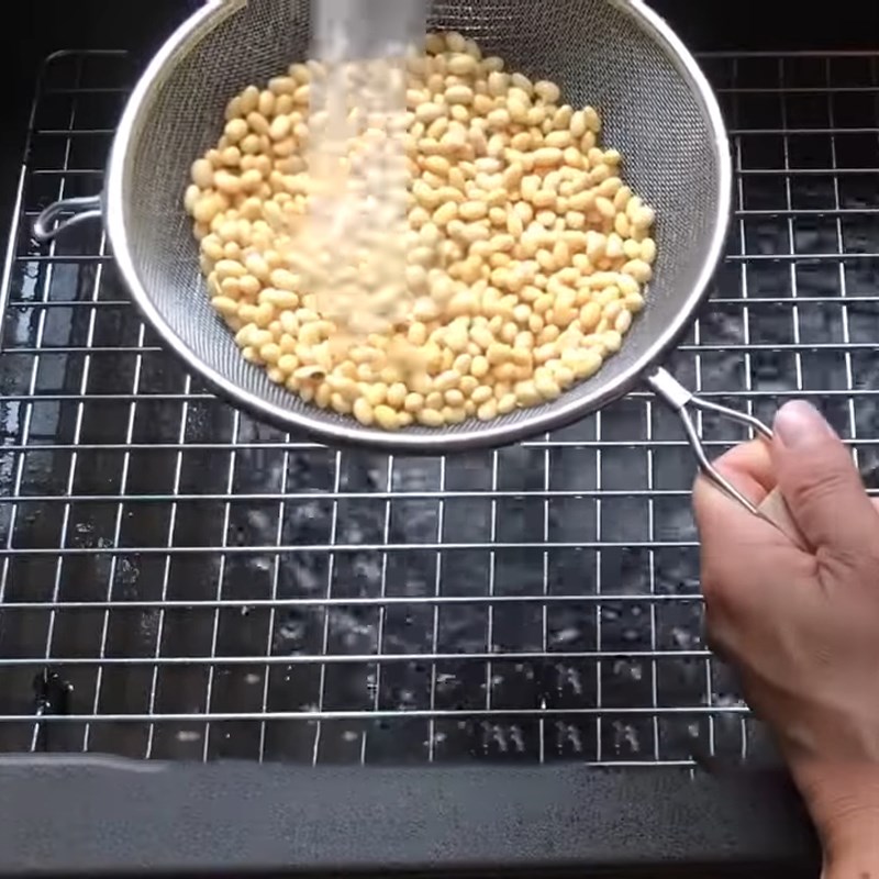 Step 1 Prepare the soybeans Whole Soybean Milk
